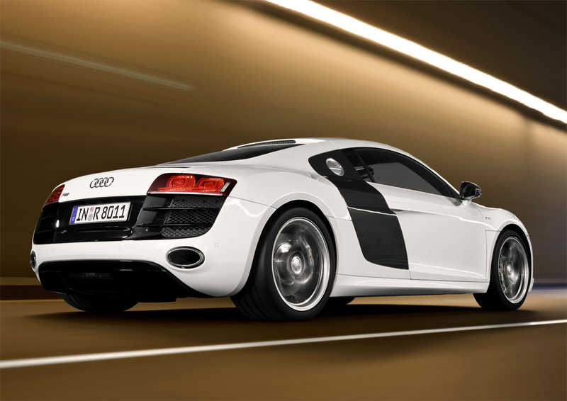 Illustration for article titled 2010 Audi R8 5.2 V10 Proves Ten Sounds Better Than Eight